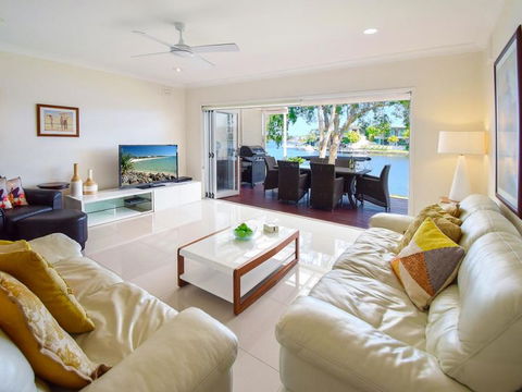 Noosa Entrance Waterfront Resort - Accommodation Mooloolaba 4