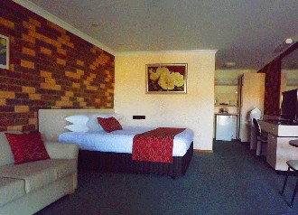 Highway Inn Motel - Accommodation Mooloolaba 2