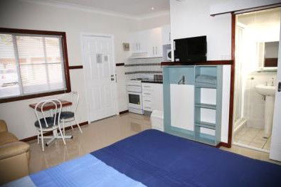 Across Country Motor Inn - Accommodation Mooloolaba 2