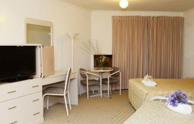 Motel 10 Motor Inn - Accommodation Mooloolaba 2