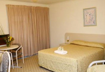 Motel 10 Motor Inn - Accommodation Mooloolaba 4