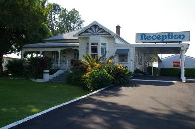 Colonial Court Motor Inn - Accommodation Mooloolaba 0