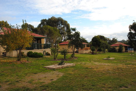 Lakes Entrance Country Cottages - Accommodation Mooloolaba 0