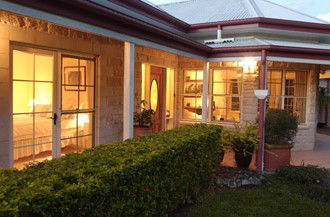 Noosa Valley Manor - Bed And Breakfast - Accommodation Mooloolaba 1
