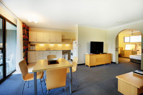 Absolute Beachfront Smugglers On The Beach - Accommodation Mooloolaba 1