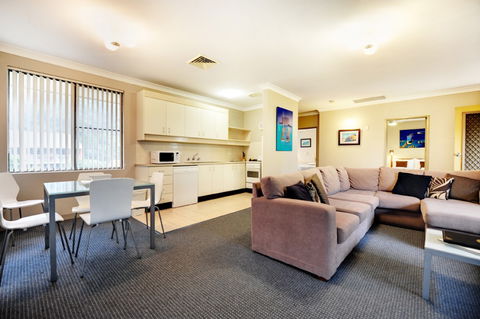 Absolute Beachfront Smugglers On The Beach - Accommodation Mooloolaba 5