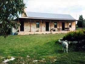 Mt Dutton Bay Woolshed Heritage Cottage - Accommodation Mooloolaba 0