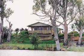 Mundic Grove Cottage - Accommodation Mooloolaba 0