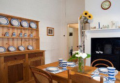 Brown's House - Accommodation Mooloolaba 1