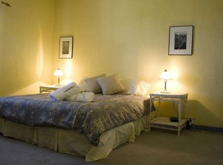 Lavender Blue Country Apartments - Accommodation Mooloolaba 4
