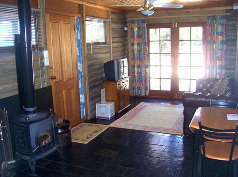 McLaren Ridge 1 - McLaren Ridge Log Cabins - Accommodation Mooloolaba 4