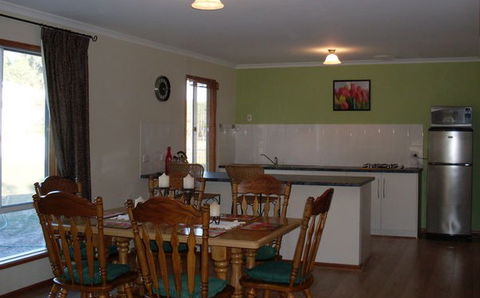 Lazy Days B&B Cottage - Accommodation Mooloolaba 0
