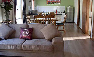 Lazy Days B&B Cottage - Accommodation Mooloolaba 1