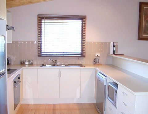 McLaren Ridge 3 - McLaren Ridge Log Cabins - Accommodation Mooloolaba 2