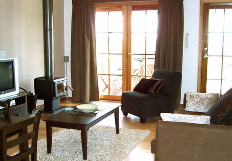 McLaren Ridge 3 - McLaren Ridge Log Cabins - Accommodation Mooloolaba 4
