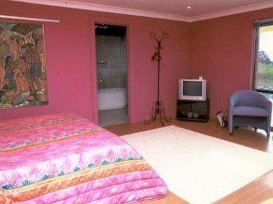 Mt Surmon Wines The Retreat - Accommodation Mooloolaba 4