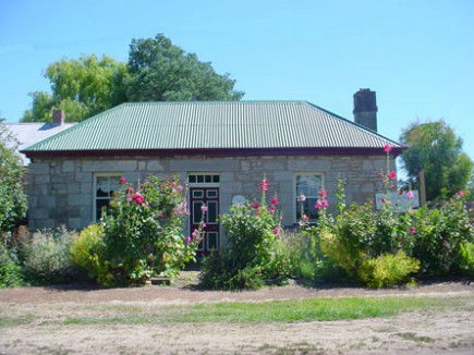 Colonial Cottages Of Ross - Historic Hudson Cottage - Accommodation Mooloolaba 1