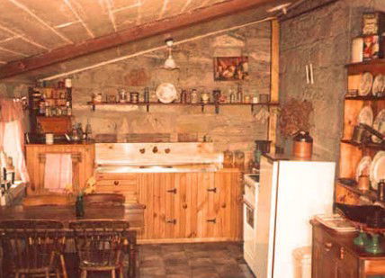 Colonial Cottages Of Ross - Historic Hudson Cottage - Accommodation Mooloolaba 4