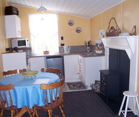 Hurlfield Farm Cottage - Accommodation Mooloolaba 5