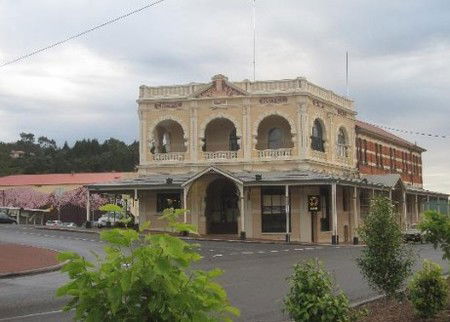 Empire Hotel - Accommodation Mooloolaba 1
