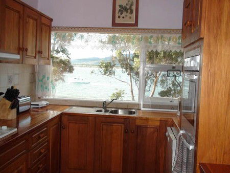 White Beach By The Water Holiday Accommodation - Accommodation Mooloolaba 2