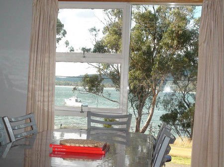 White Beach By The Water Holiday Accommodation - Accommodation Mooloolaba 3