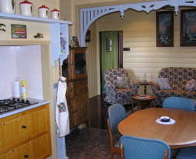Ivy Cottage - Accommodation Mooloolaba 2