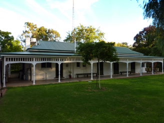 Lake Victoria Station Lodge - Accommodation Mooloolaba 0