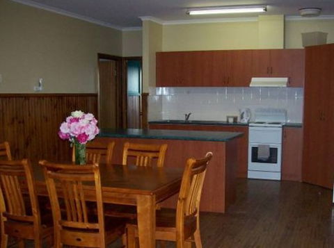 Riverland Holiday Cottage - Accommodation Mooloolaba 0