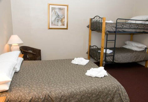 Alpine Hotel - Accommodation Mooloolaba 2