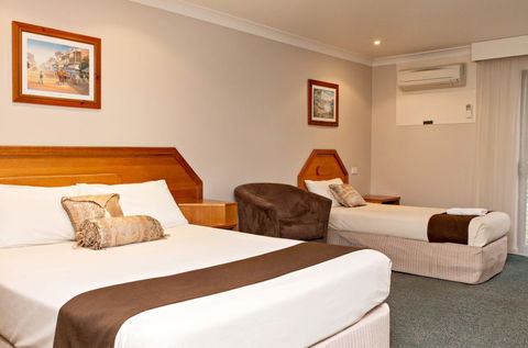 Hilltops Retreat Motor Inn - Accommodation Mooloolaba 1