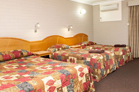 Hilltops Retreat Motor Inn - Accommodation Mooloolaba 2