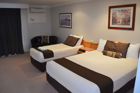 Hilltops Retreat Motor Inn - Accommodation Mooloolaba 7