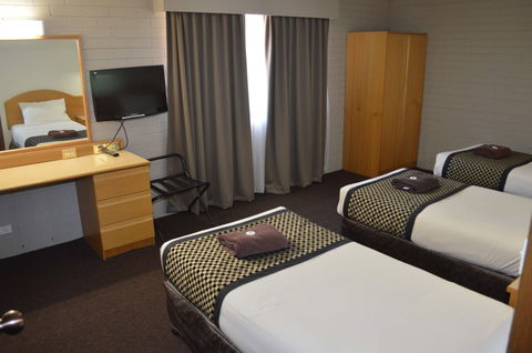Hilltops Retreat Motor Inn - Accommodation Mooloolaba 8