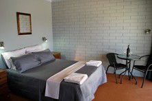 Motel Meneres - Accommodation Mooloolaba 2