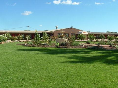 Newell Motor Inn - Accommodation Mooloolaba 0