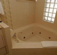 McNevins Warwick Motel and Gunyah Restaurant - Accommodation Mooloolaba