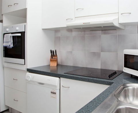 Ambassador Apartments Holiday Units - Accommodation Mooloolaba 2