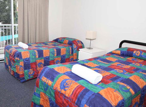 Ambassador Apartments Holiday Units - Accommodation Mooloolaba 4