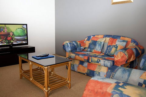 Ambassador Apartments Holiday Units - Accommodation Mooloolaba 5
