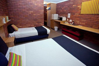 Comfort Inn Blue Shades - Accommodation Mooloolaba 1