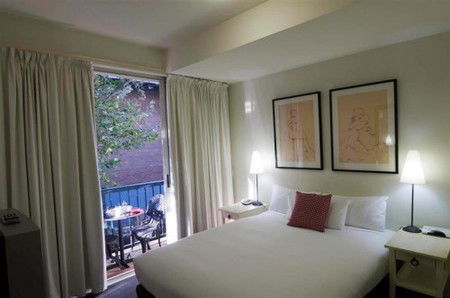 The Manor House - Accommodation Mooloolaba 0
