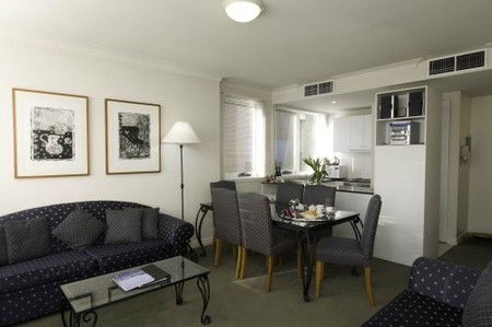 The Manor House - Accommodation Mooloolaba 2