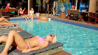 Surf N Sun Beachside Backpackers - Accommodation Mooloolaba 2