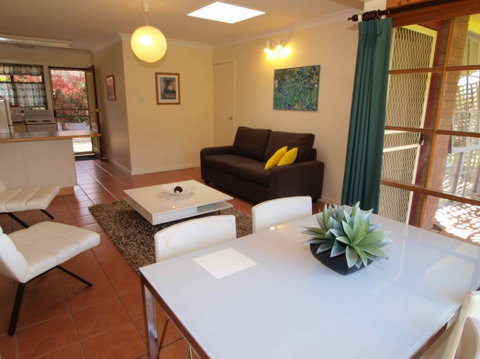Bright Highland Valley Cottages - Accommodation Mooloolaba 0