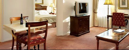 Canterbury International Hotel - Accommodation Mooloolaba 1
