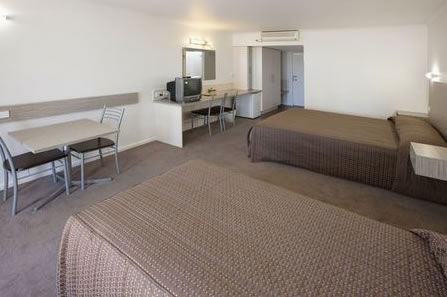 Sandors Motor Inn - Accommodation Mooloolaba 2