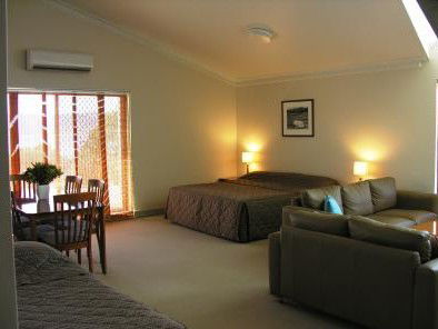 Banjo Paterson Inn - Accommodation Mooloolaba 2