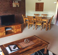 Cleveland Visitor Villas Motel  Shailer Park Garden Villas - Accommodation Mooloolaba