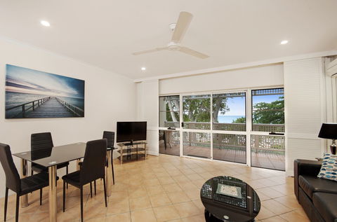 Marlin Waters Beachfront Apartments - Accommodation Mooloolaba 2